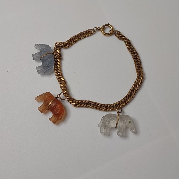 Cute Little Metal And Glass Elephant Charm Bracelet - Picture 1 of 9